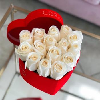 Букет Коробка mini с белыми розами